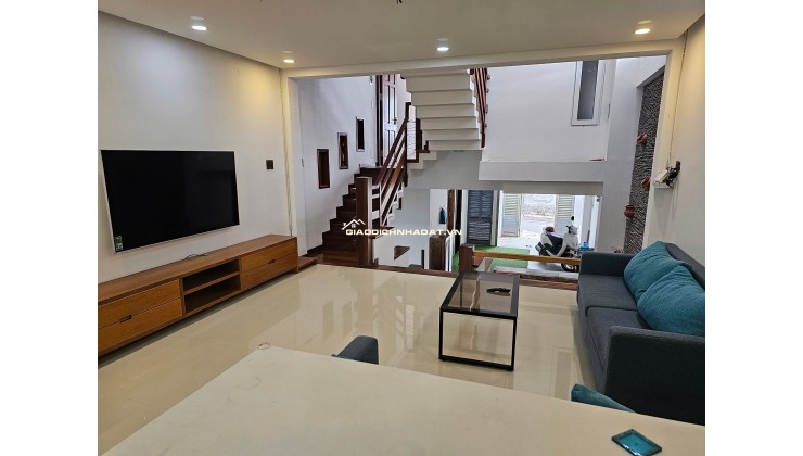 Bán nhà 3 tầng Phó Đức Chính, Vĩnh Hòa – gần biển 300m, có hồ cá Koi, giá 10 tỷ